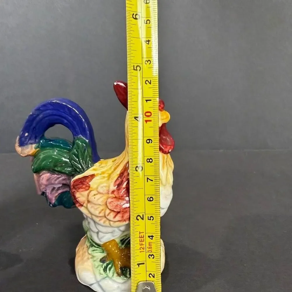 Unbranded rooster hen